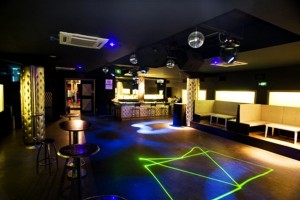 8-Tek-Yon-Best-Nightclubs-in-Istanbul-Top-10-Image-Source-clubseekr.com_