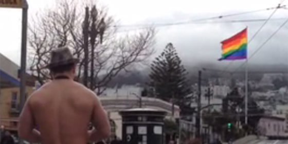 Naked gay porn star goes for a walk around San Francisco