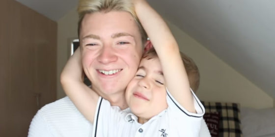 YouTuber OliverVloggs coming out to his little brother in new video