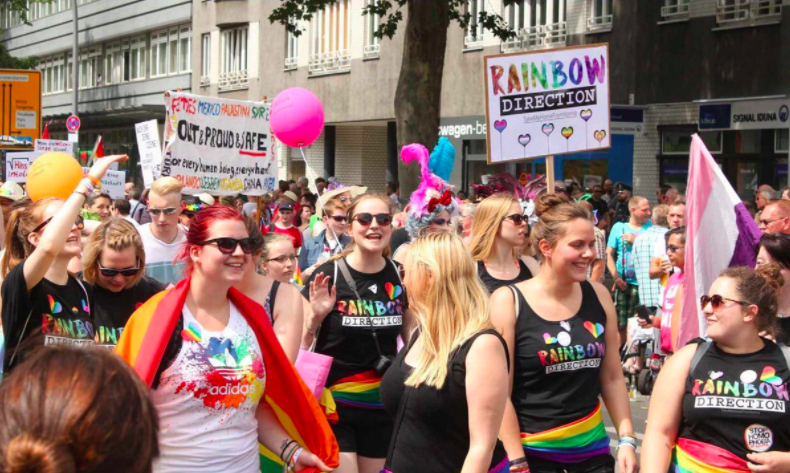 Rainbow Direction walk in the Berlin Pride parade 2016 | Photo: @smallinfinityxx Twitter