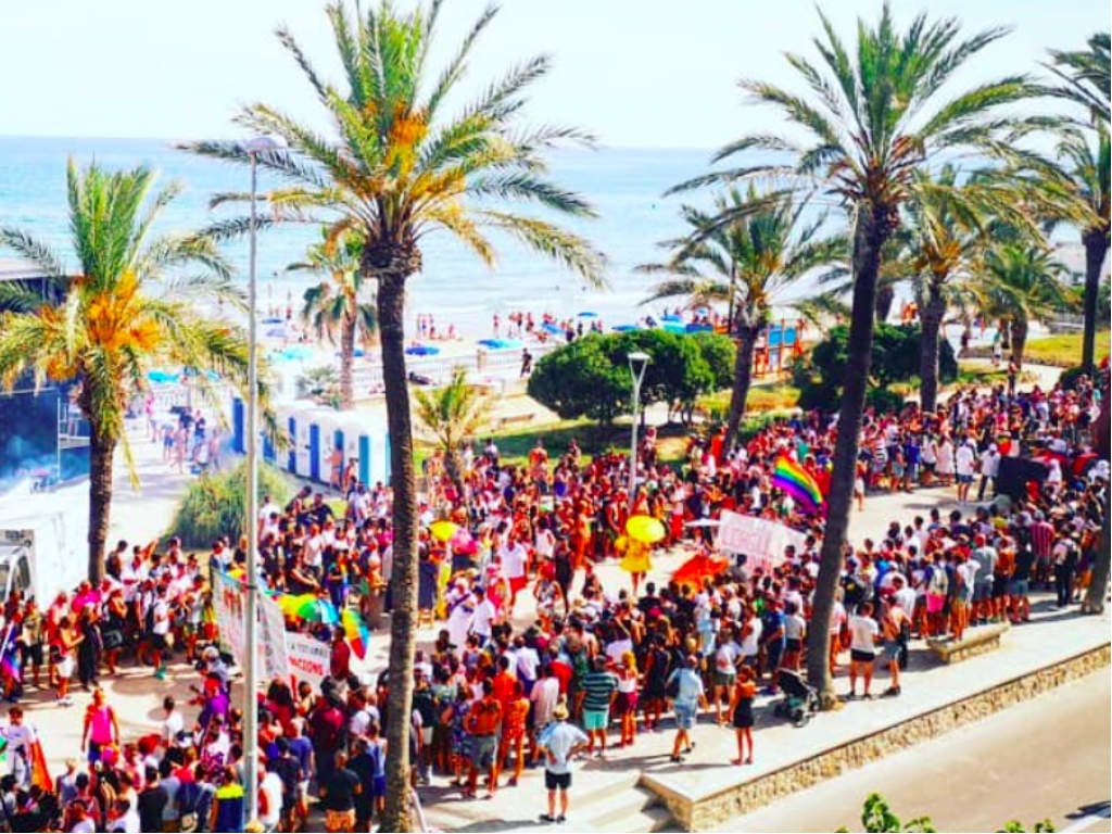A overhead view of Sitges on the day of the parade