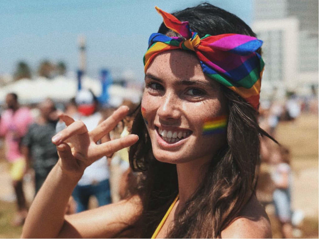 A girl in a rainbow headband at Tel Aviv Prode