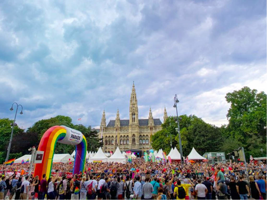 Crowd at Vienna Pride