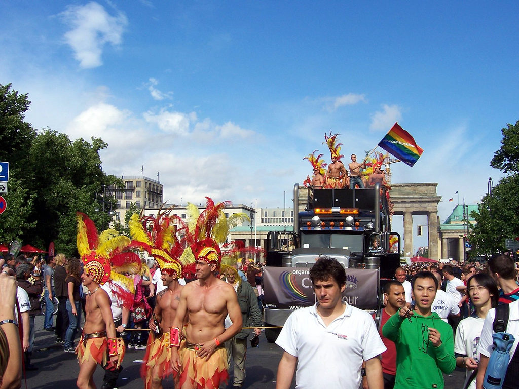 Marchers and floats at Berlin CSD in 2007.